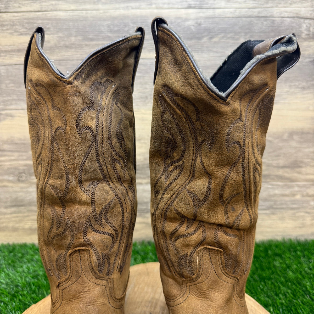 Unknown Men - Size 8D - Vintage Tan Suede Western Cowboy Boots Style 3851