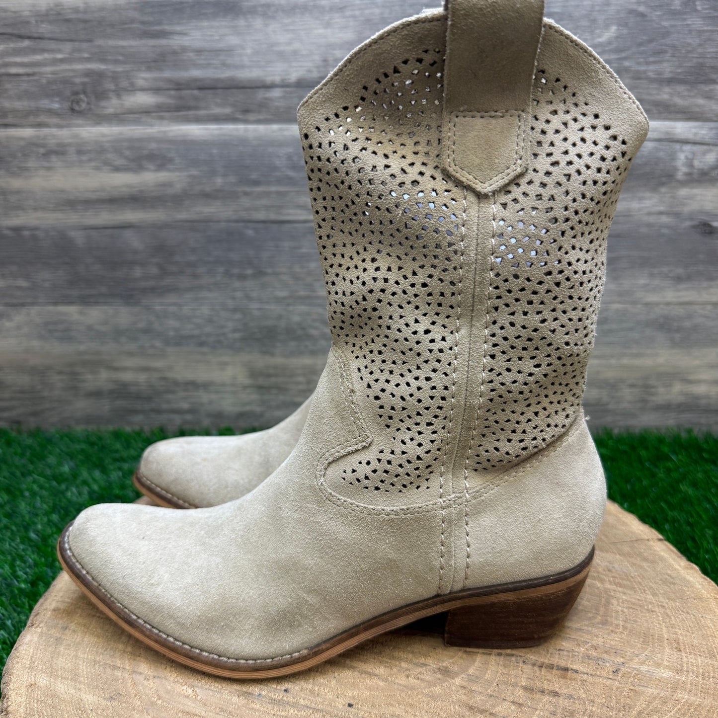 BCB Generation Women - Size 6B - Beige Suede Cutout Boots Style Bastille