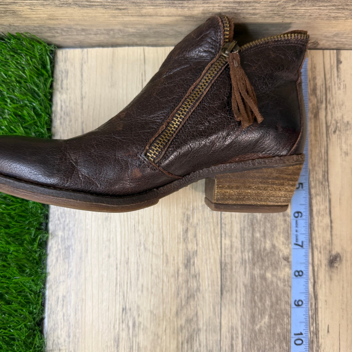 Unknown Women - Size 6.5 - Distressed Brown Portugal Zipper Boots Style 1092