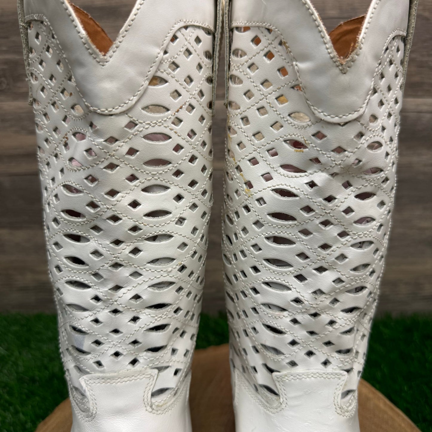 Nine West Women - Size 8.5M - White Waffle Boots Style Valencia