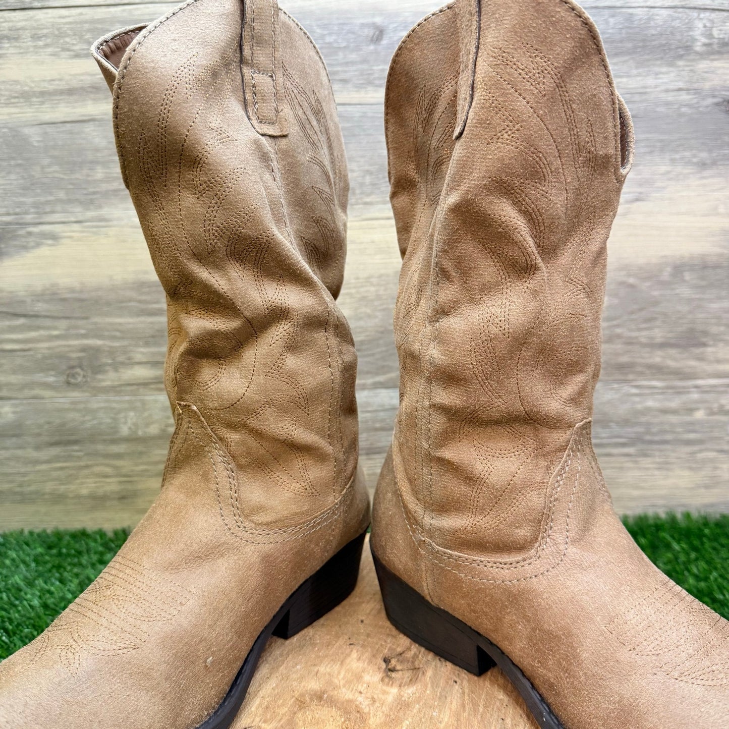Rampage Women - Size 8M - Beige Soft Faux Suede Cowboy Boots Walden