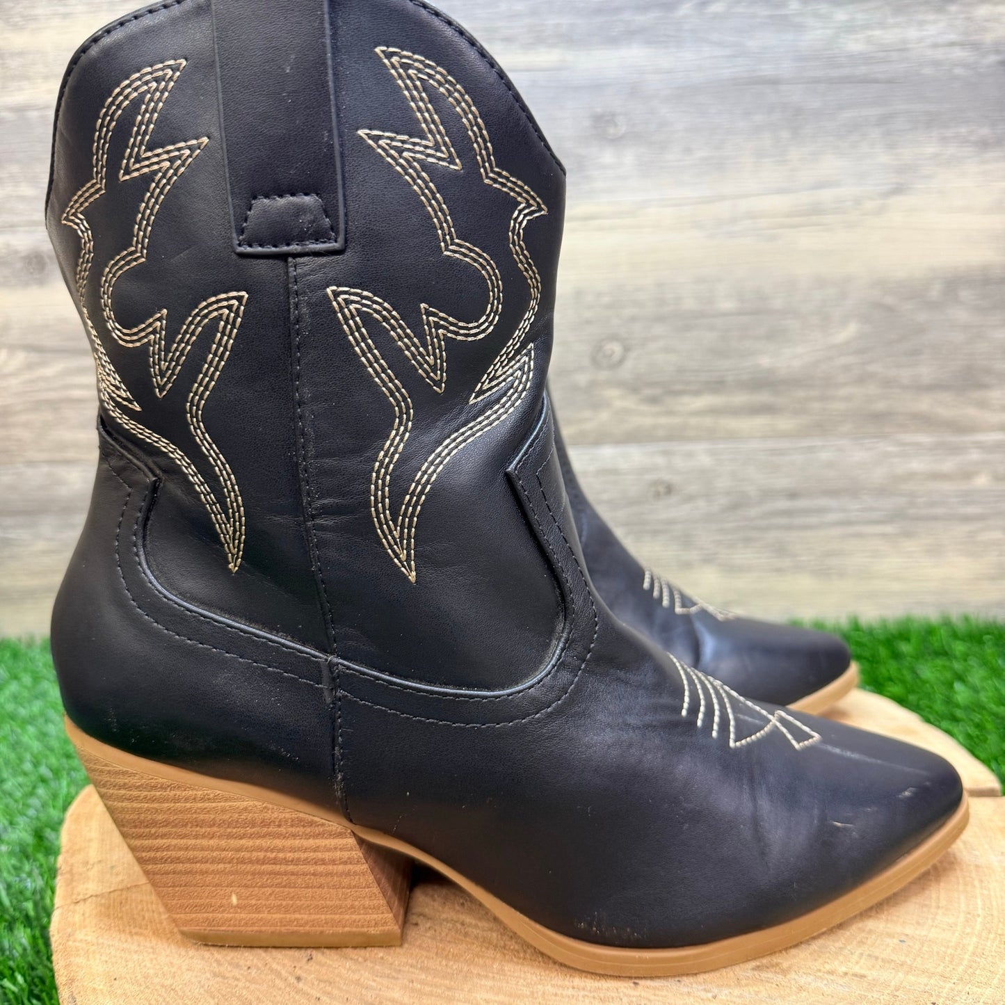 Soda Women - Size 10M - Black / Tan Faux Short Boots