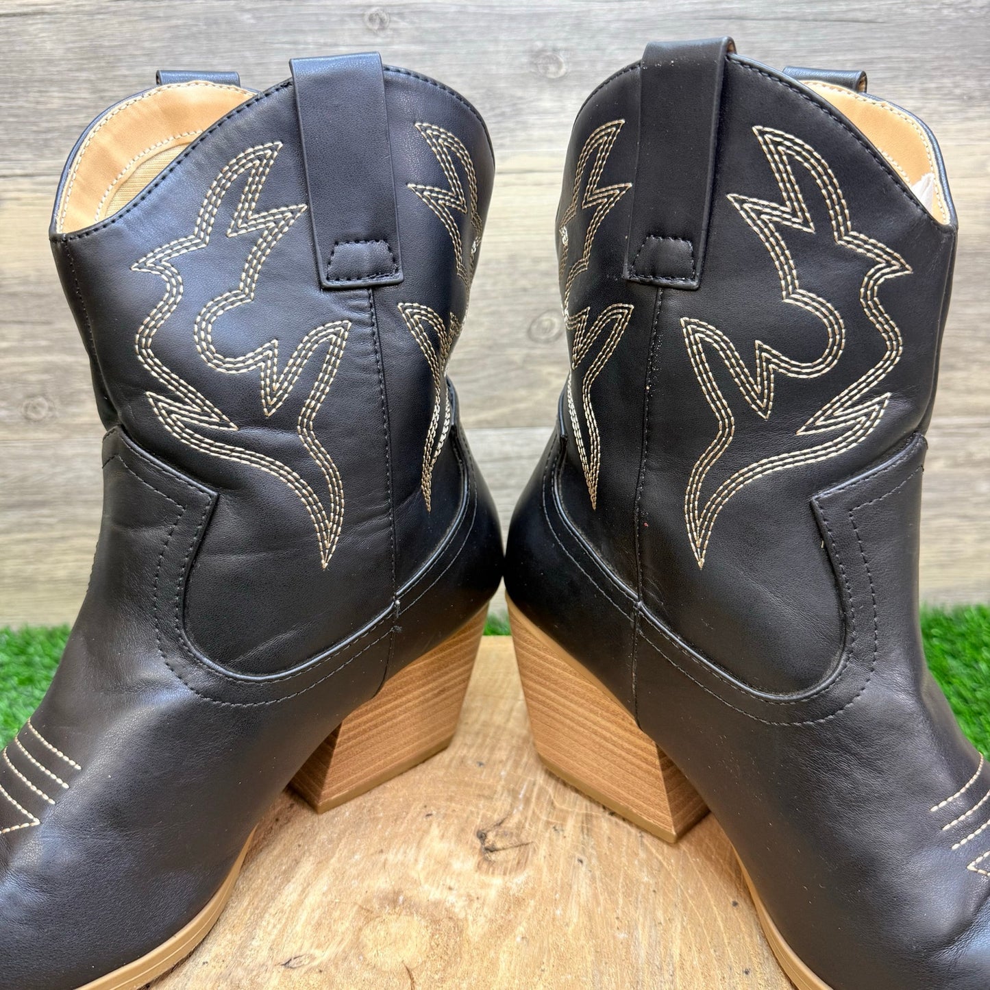 Soda Women - Size 10M - Black / Tan Faux Short Boots