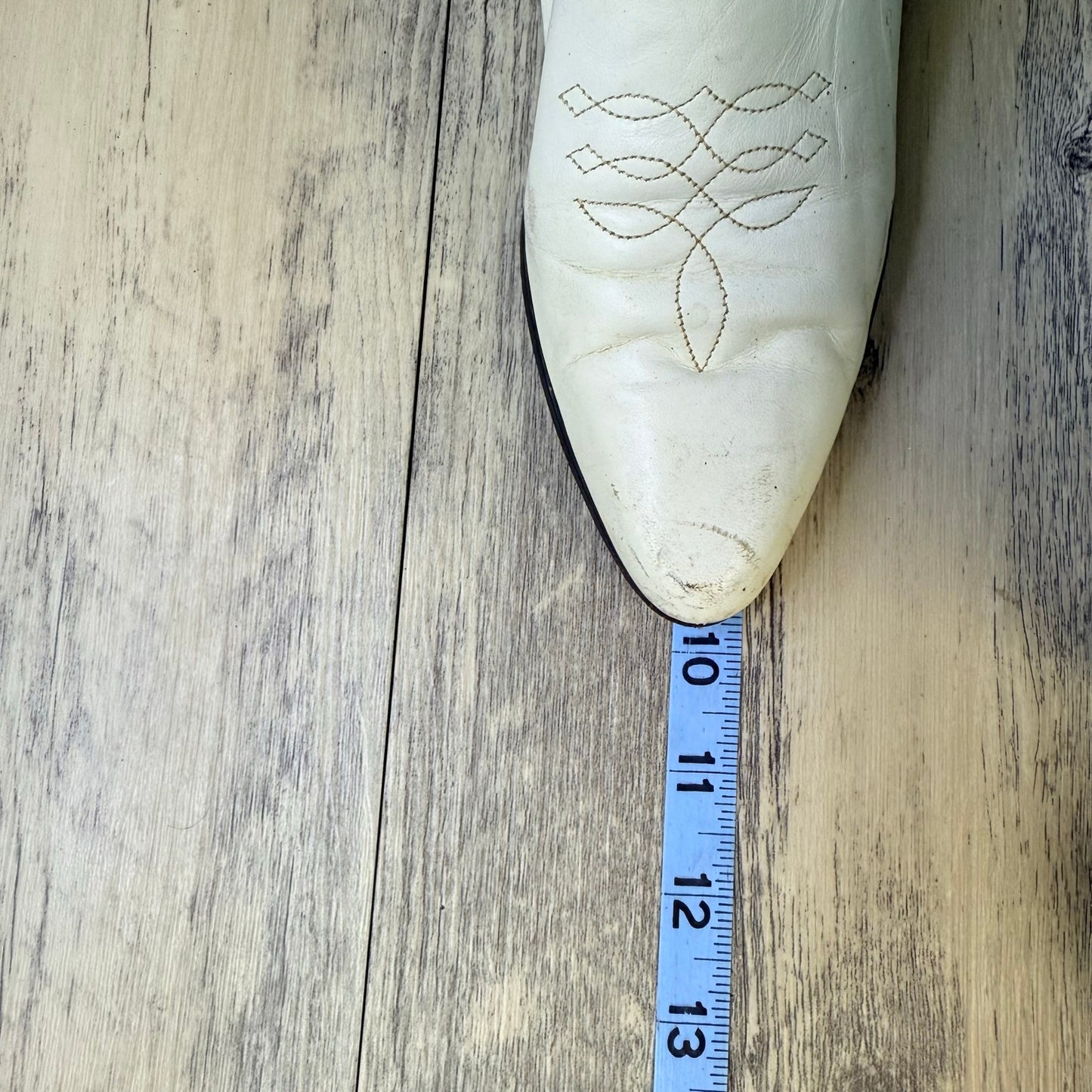 Laredo Women - Size 7M - Vintage Cream Tassel Cowboy Boots 181