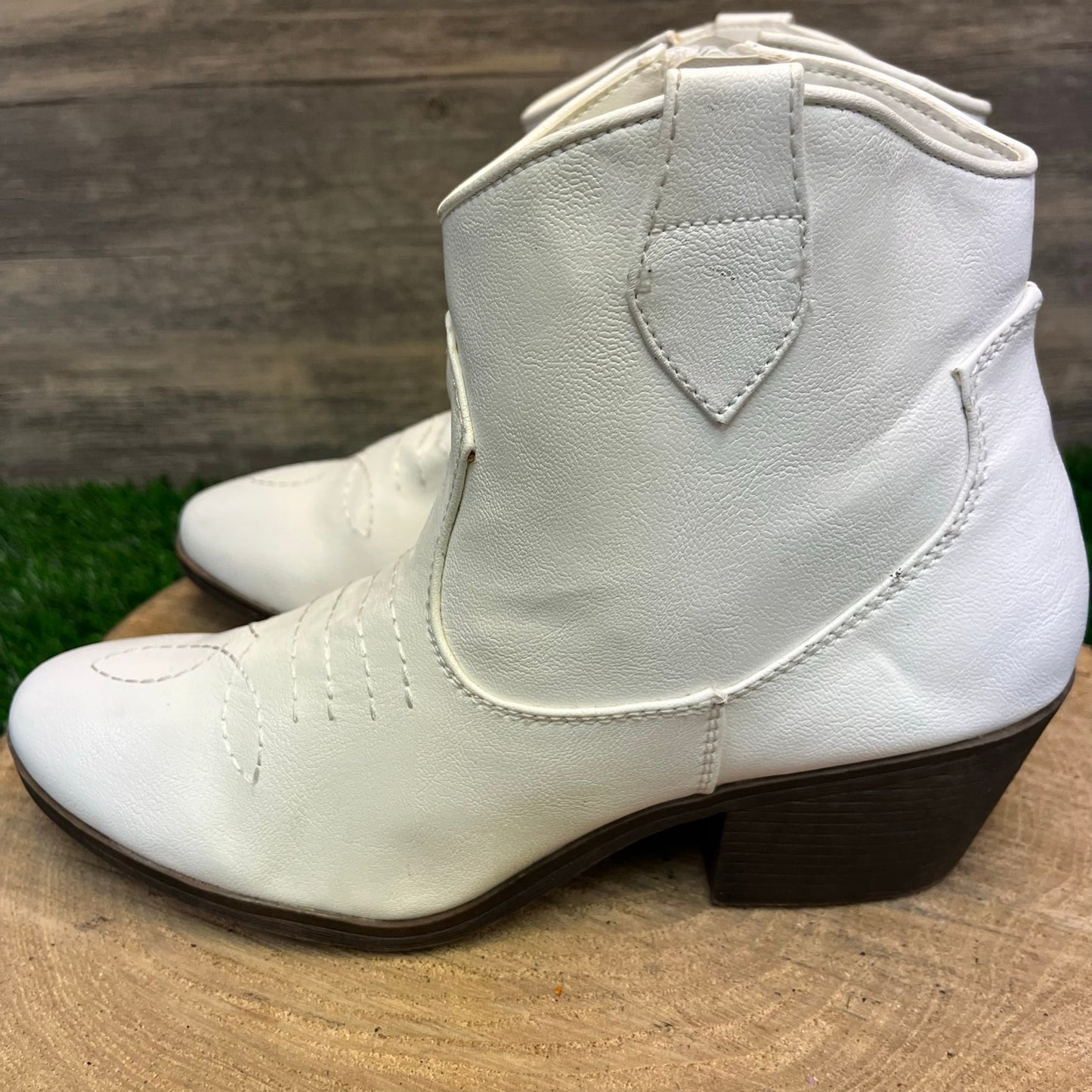 Rampage Women - Size 8M - White Faux Leather Ankle Boots Style ORA218