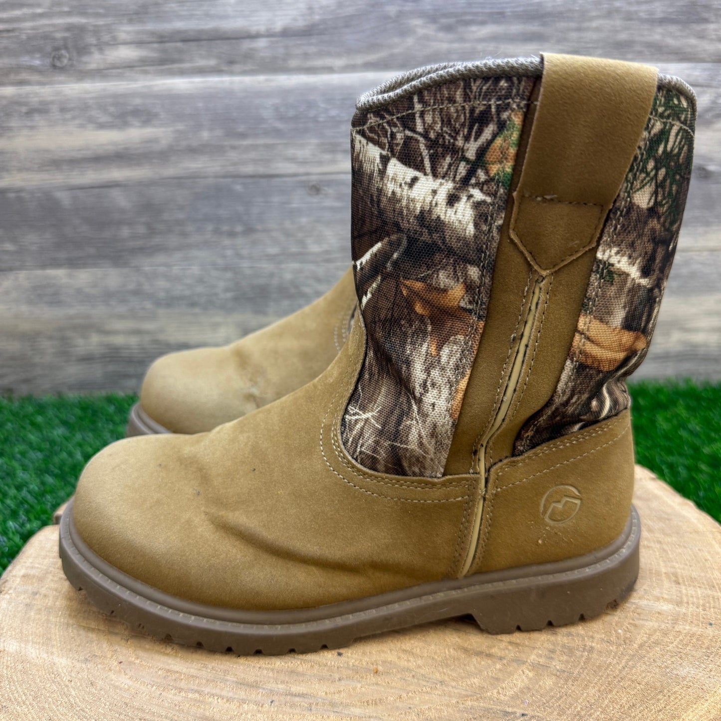 Academy Youth - Size 4D - Tan/Camo Zipper Boots Style 177701