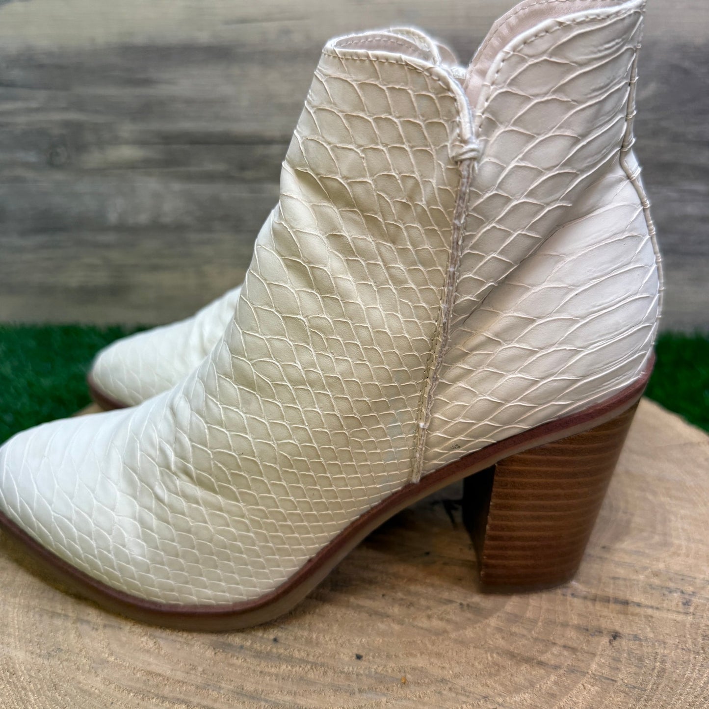 MIA Women - Size 7 - Off White Ankle Faux Leather Zipper Boots MH1385