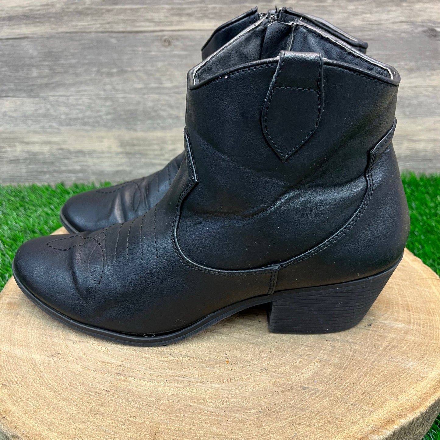 Rampage Women - Size 9.5M - Black Faux Leather Ankle Zipper Boots Style ORA218