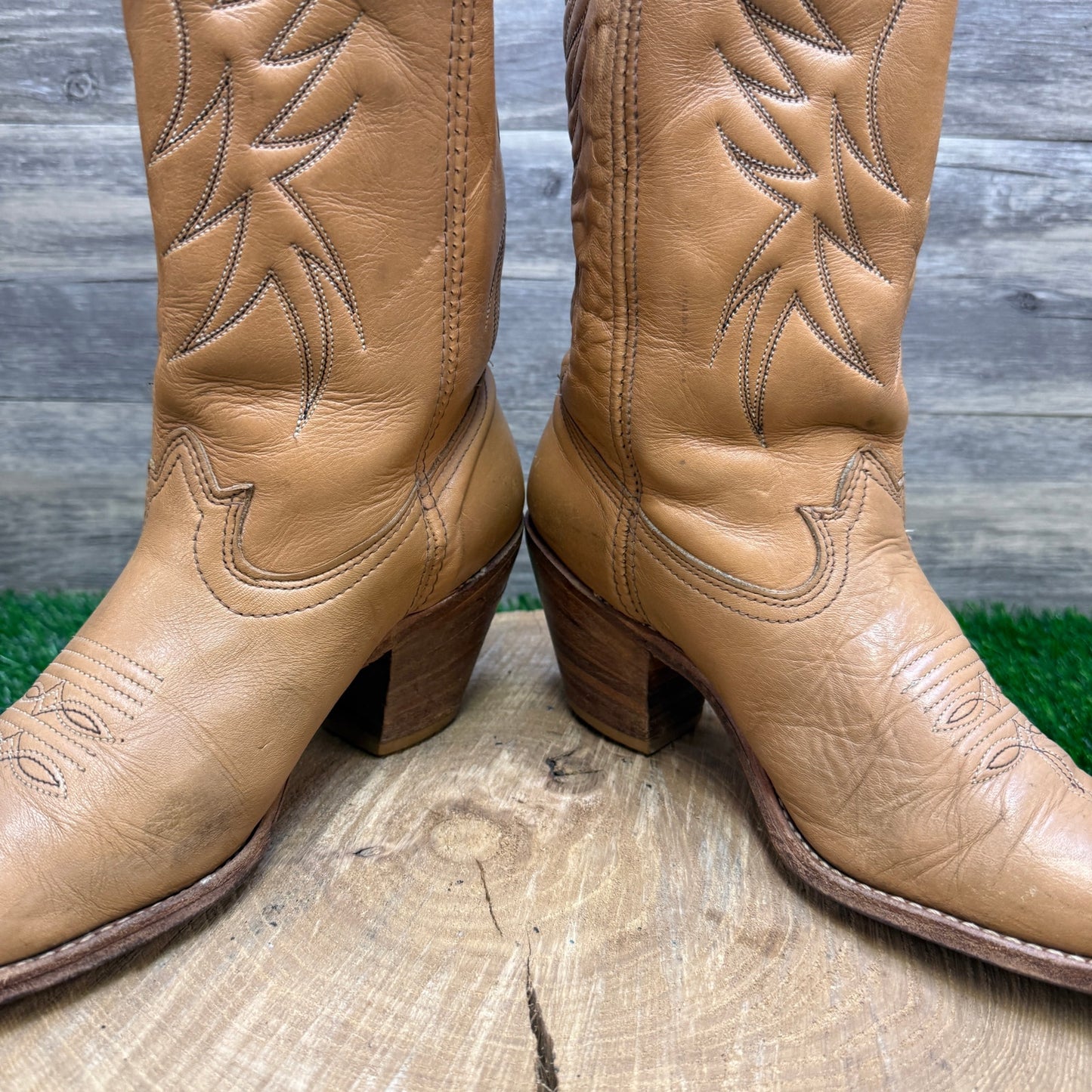 Dingo Women - Size 9.5 M - Vintage Tan Heeled Cowboy Boots Style 16953