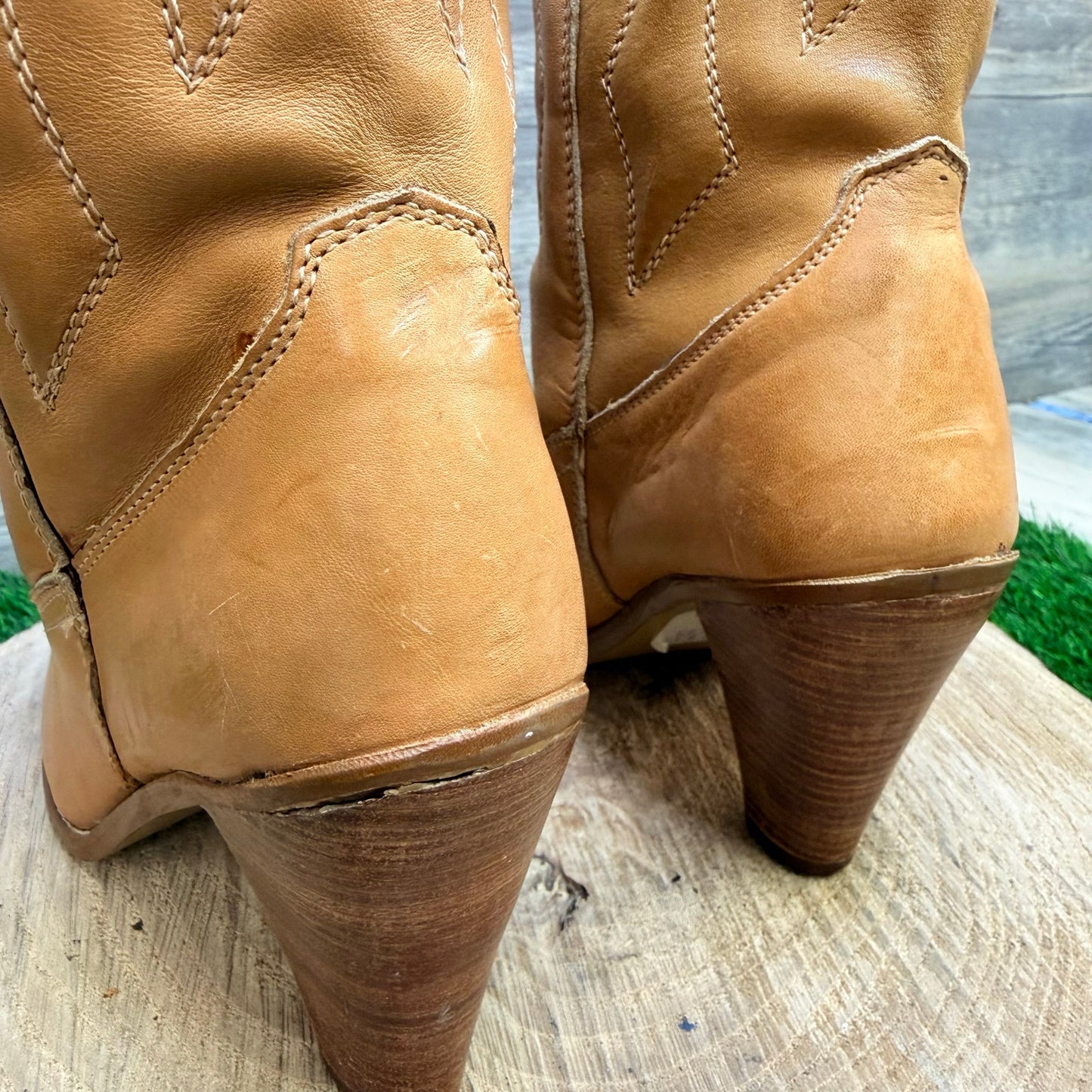 Montgomery Ward Women - Size 7 - Vintage Tan Heeled Boots 4002