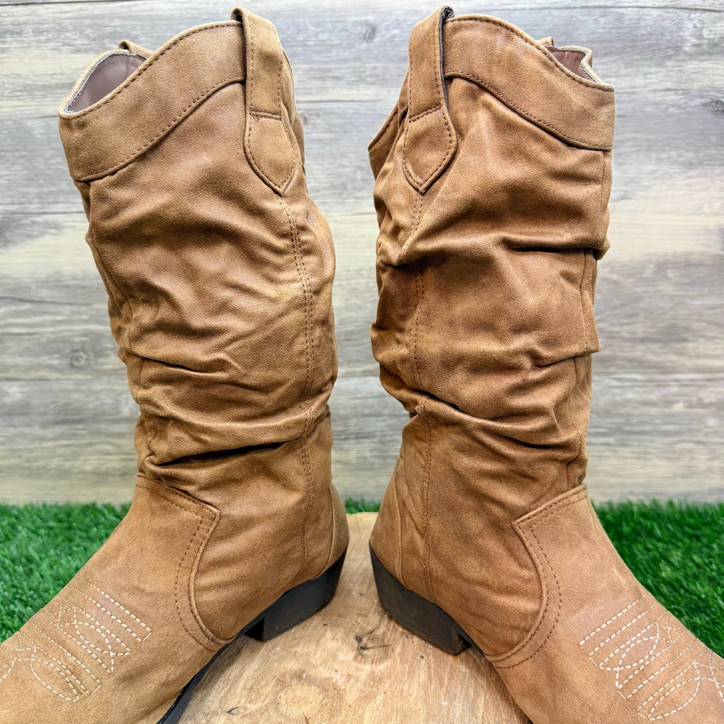 Unknown Women - Size 7.5M - Tan Slouch Faux Suede Cowboy Boots Molara