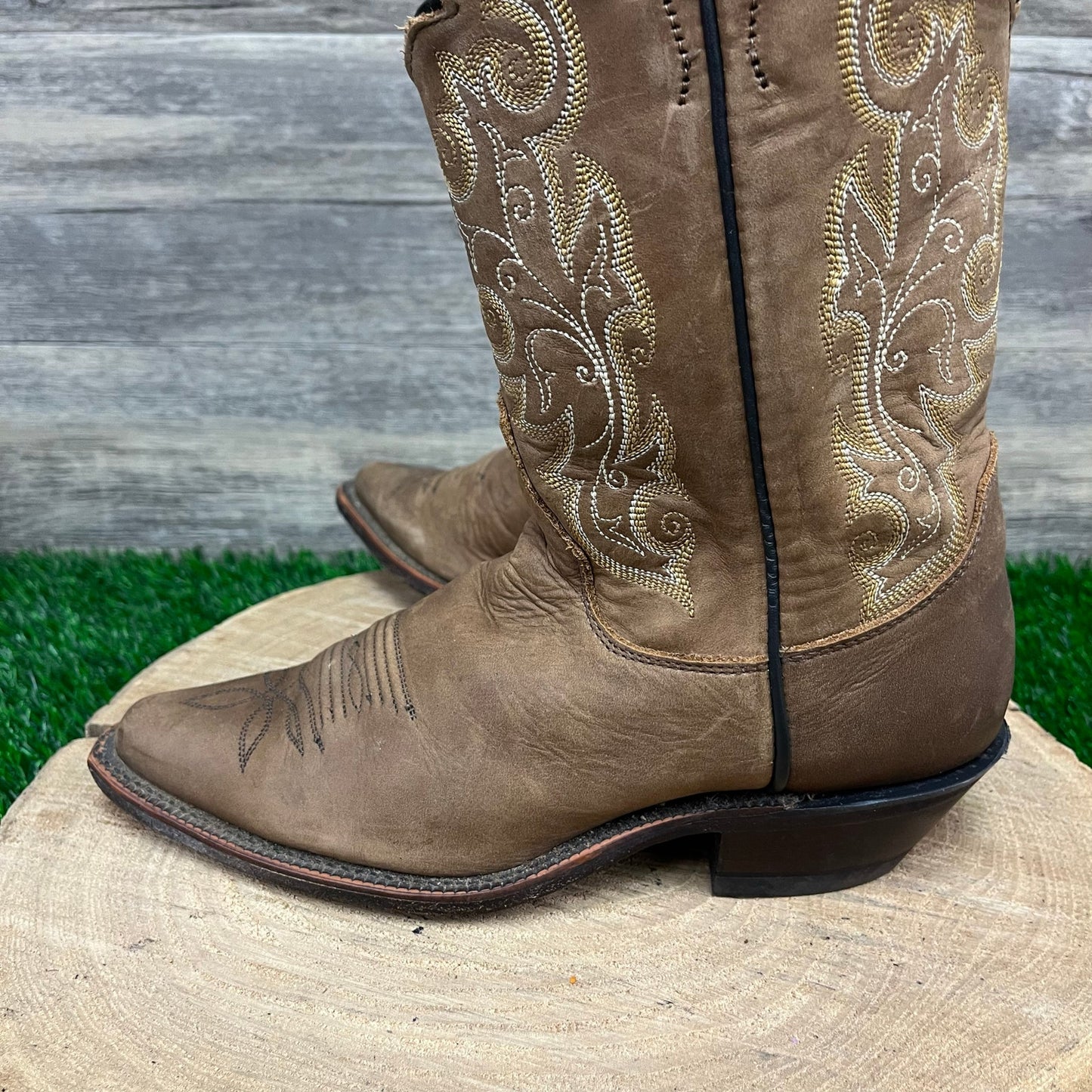 Justin Women - Size 6B - Tan Snip Toe Cowboy Boots Style L4933