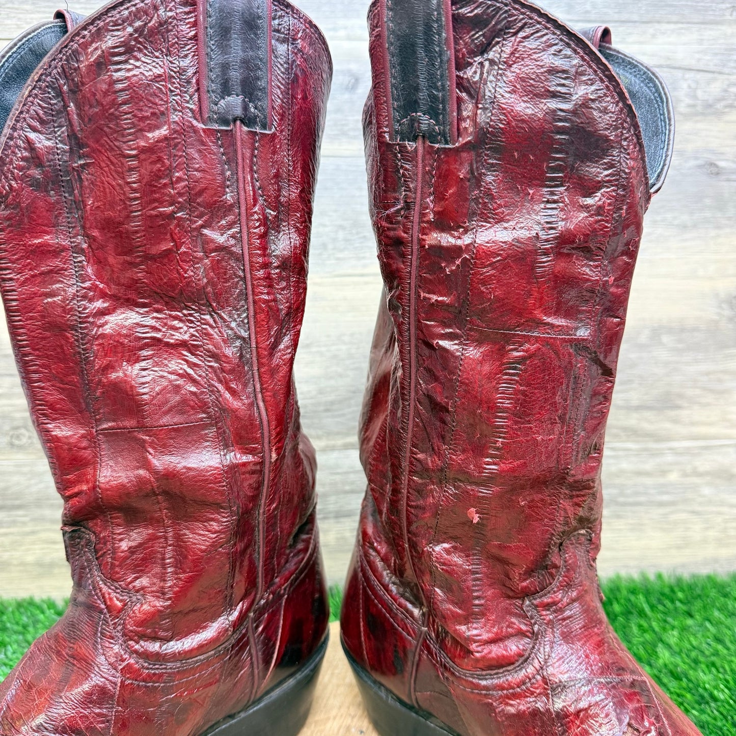 Justin Men - Size 9D / Red Glossy Eel Skin Cowboy Boors J31180