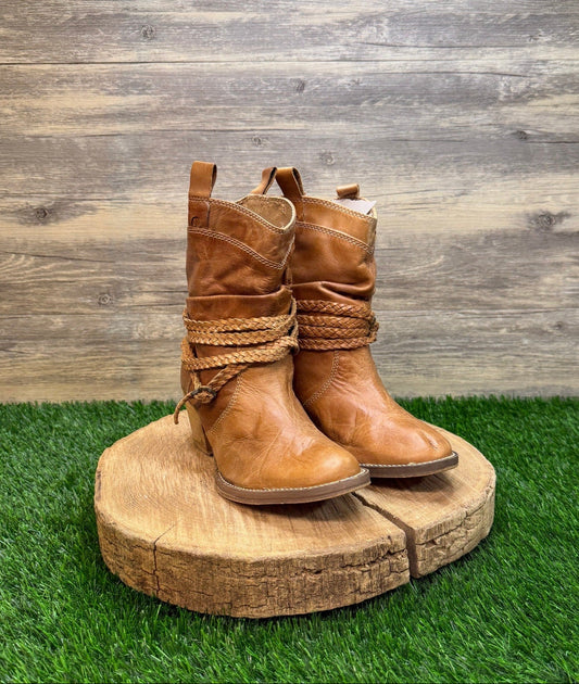 Dingo Women - Size 7M - Tan Strappy Ankle Boots Style DI662