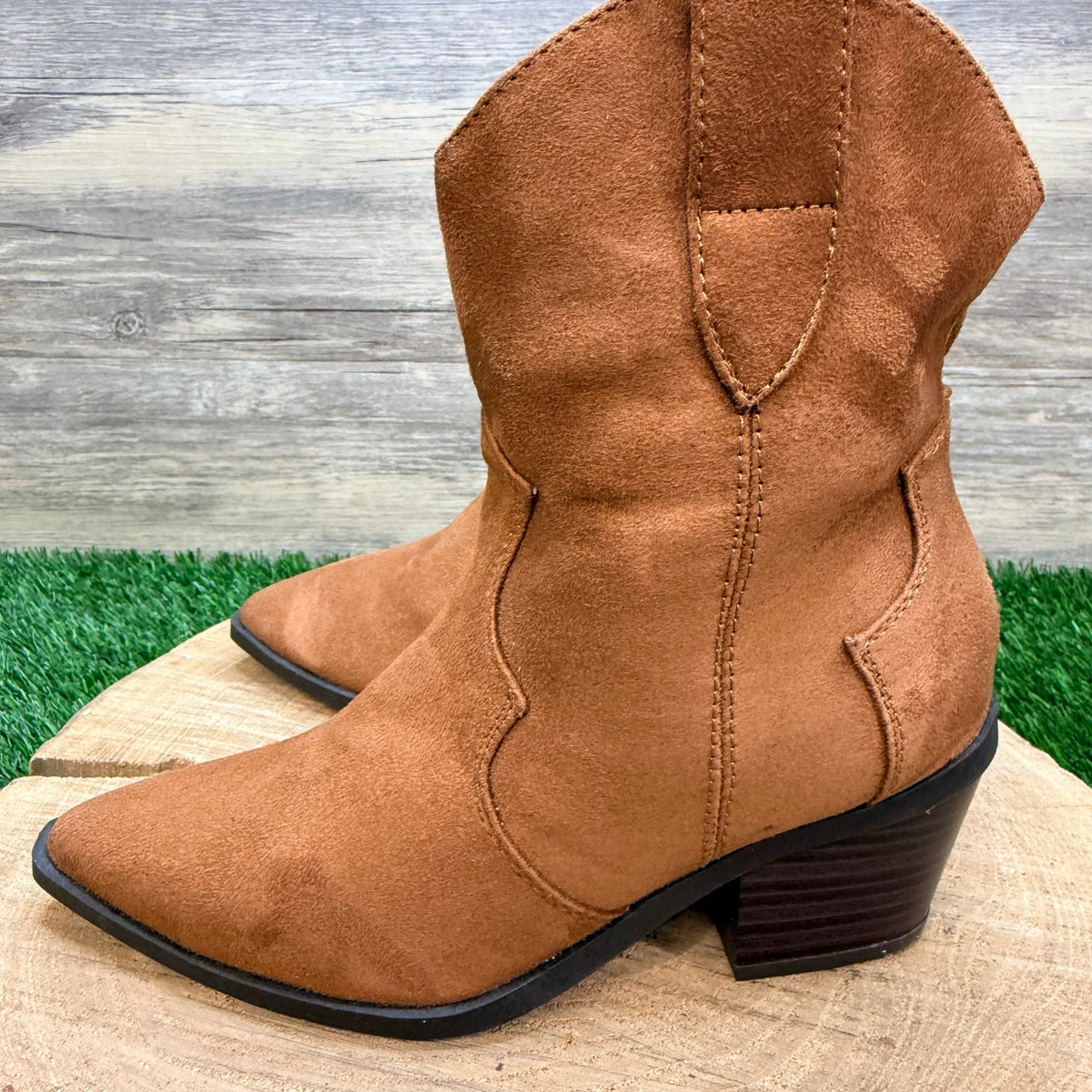 Tru Comfort Foam Women - Size 6 - Tan Short Faux Suede Ankle Boots
