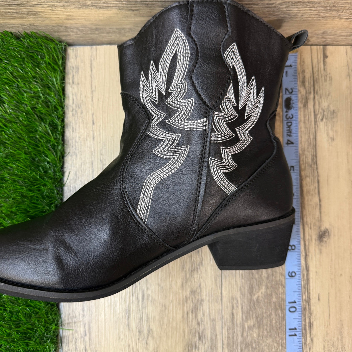 Unknown Women - Size 9 - Black Faux Leather Embroidered Ankle Boots