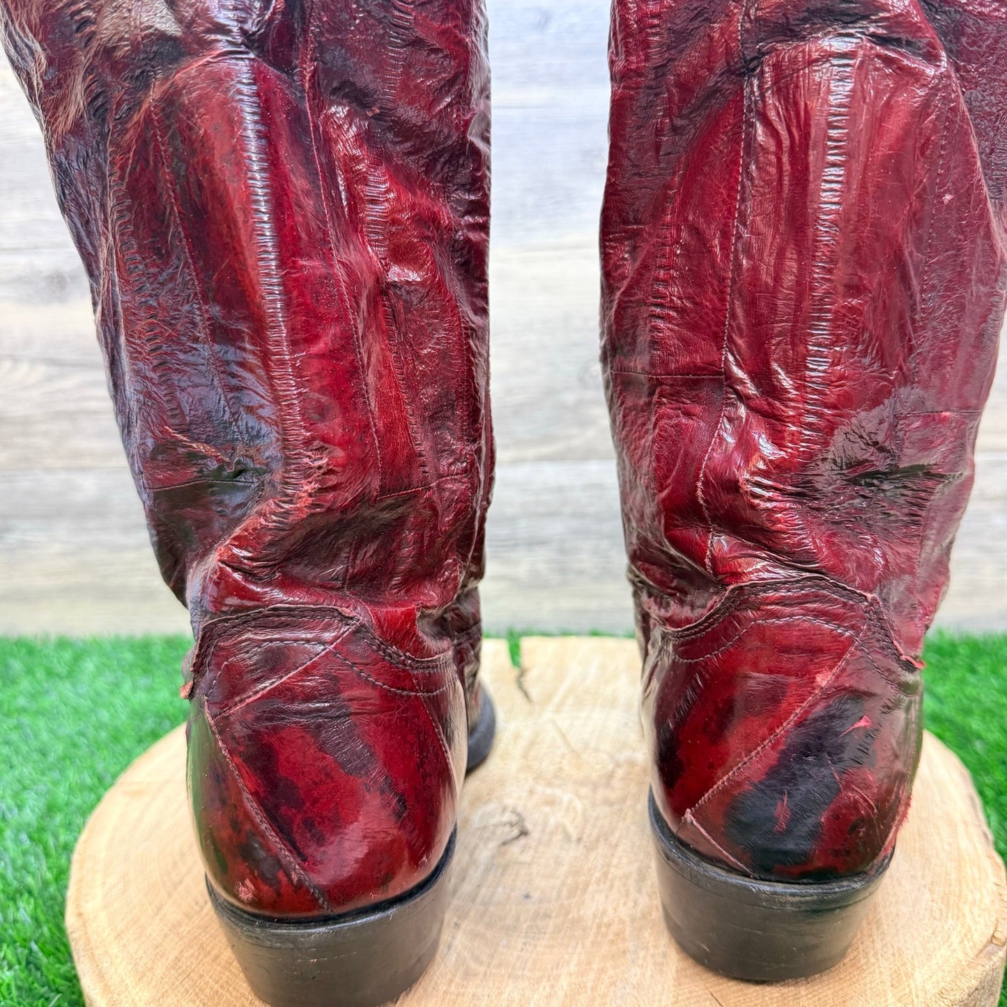 Justin Men - Size 9D / Red Glossy Eel Skin Cowboy Boors J31180