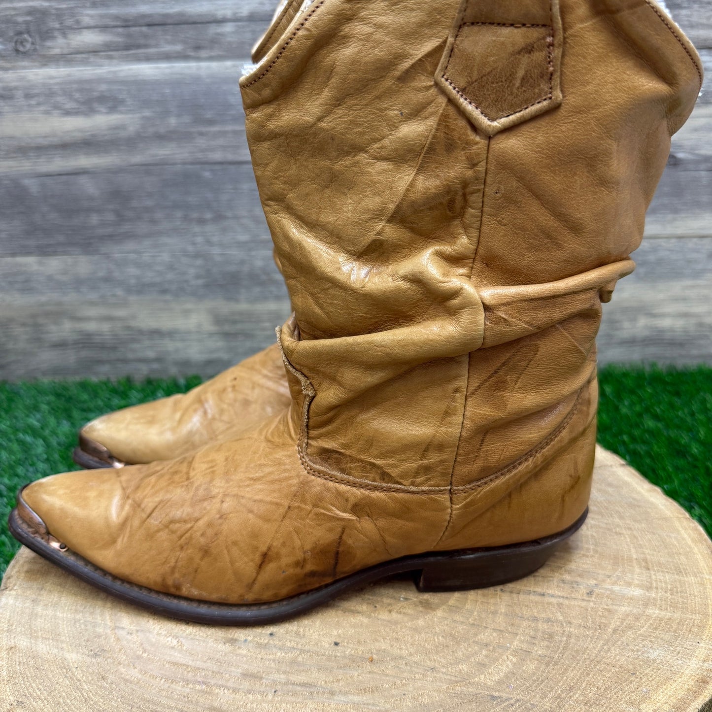 Unknown Women - Size 7M - Vintage Marbled Tan Slouch Toe Plate Cowboy Boots 659