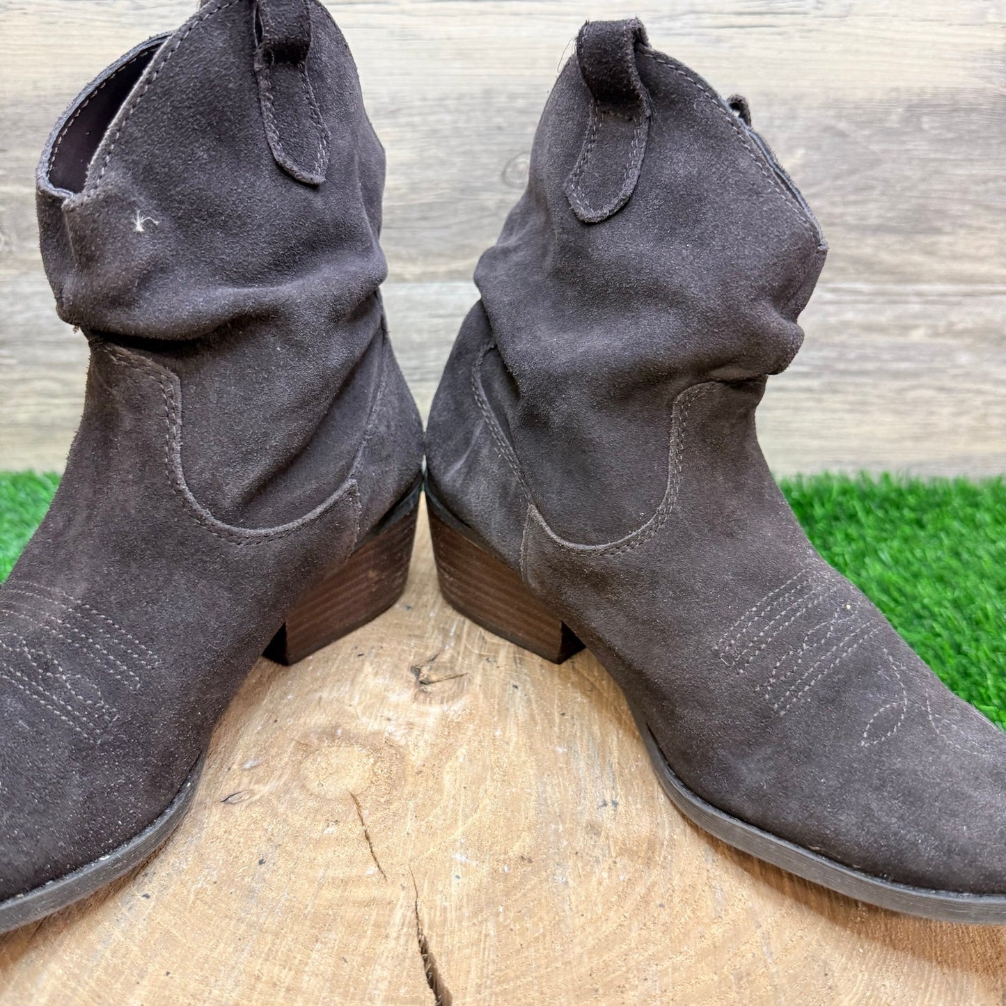 White Mountain Women - Size 8M - Brown Suede Ankle Boots Saloon