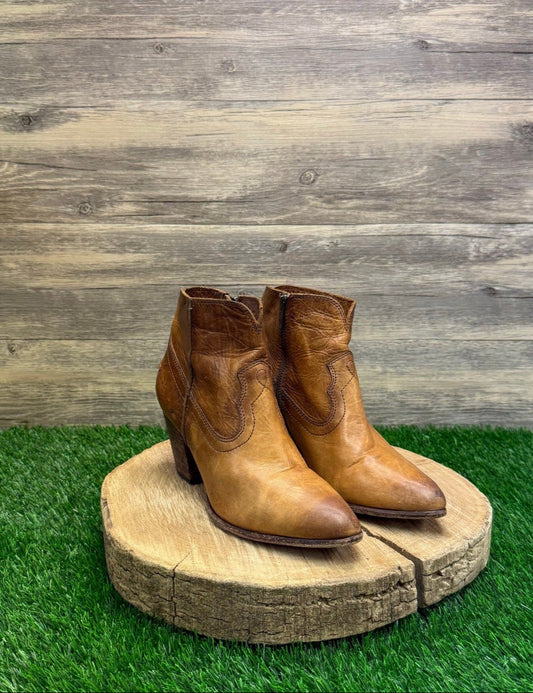 Frye Women - Size 9M - Tan Rene Soft Leather Ankle Zipper Boots Style 3472066