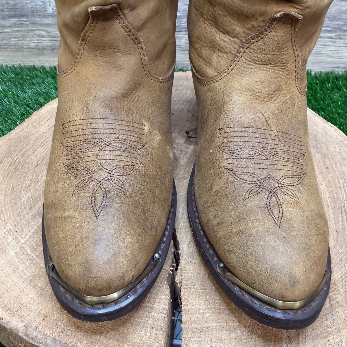 Dingo Women - Size 8.5M - Brown Slouch Toe Plate Cowboy Boots Style DI7542