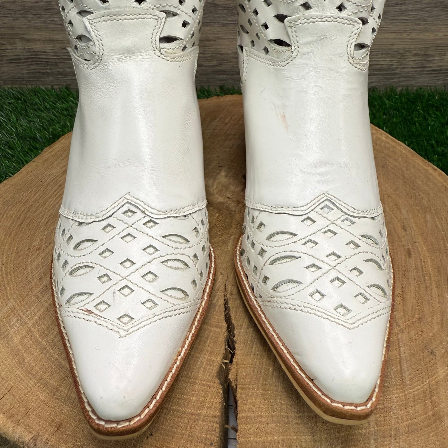 Nine West Women - Size 8.5M - White Waffle Boots Style Valencia