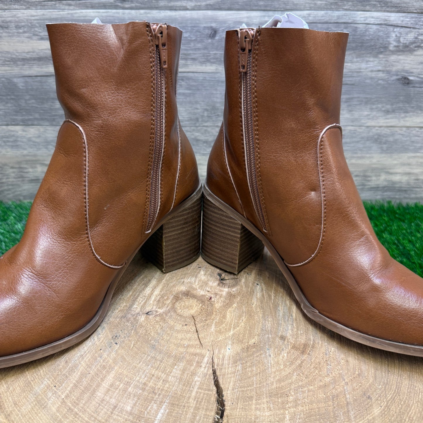 Universal Thread Women - Size 8.5 - Brown Faux Leather Ankle Zipper Boots 17730