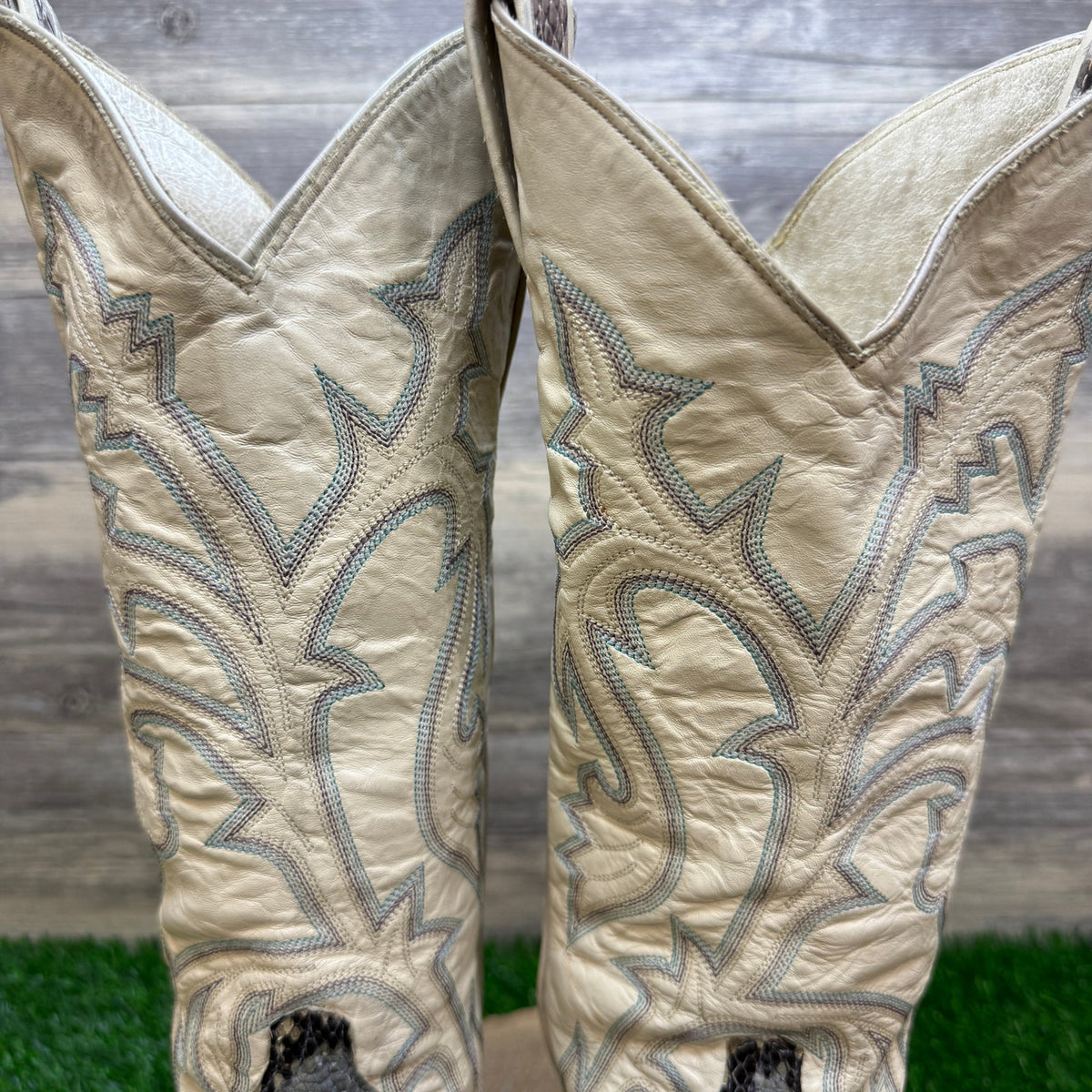 Larry Mahan Women - Size 8B - Vintage Cream/Gray Snake Cowboy Boots Style L7552