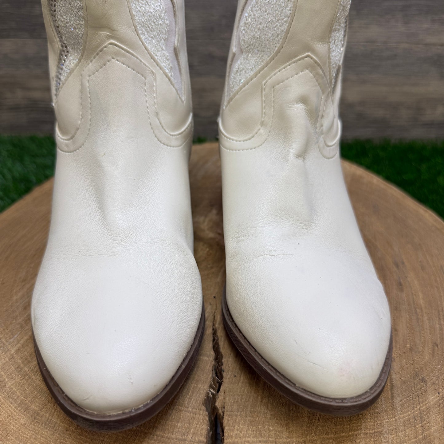 Madden NYC Youth - Size 4 - Cream Ankle Zipper Faux Leather Boots Sintetico