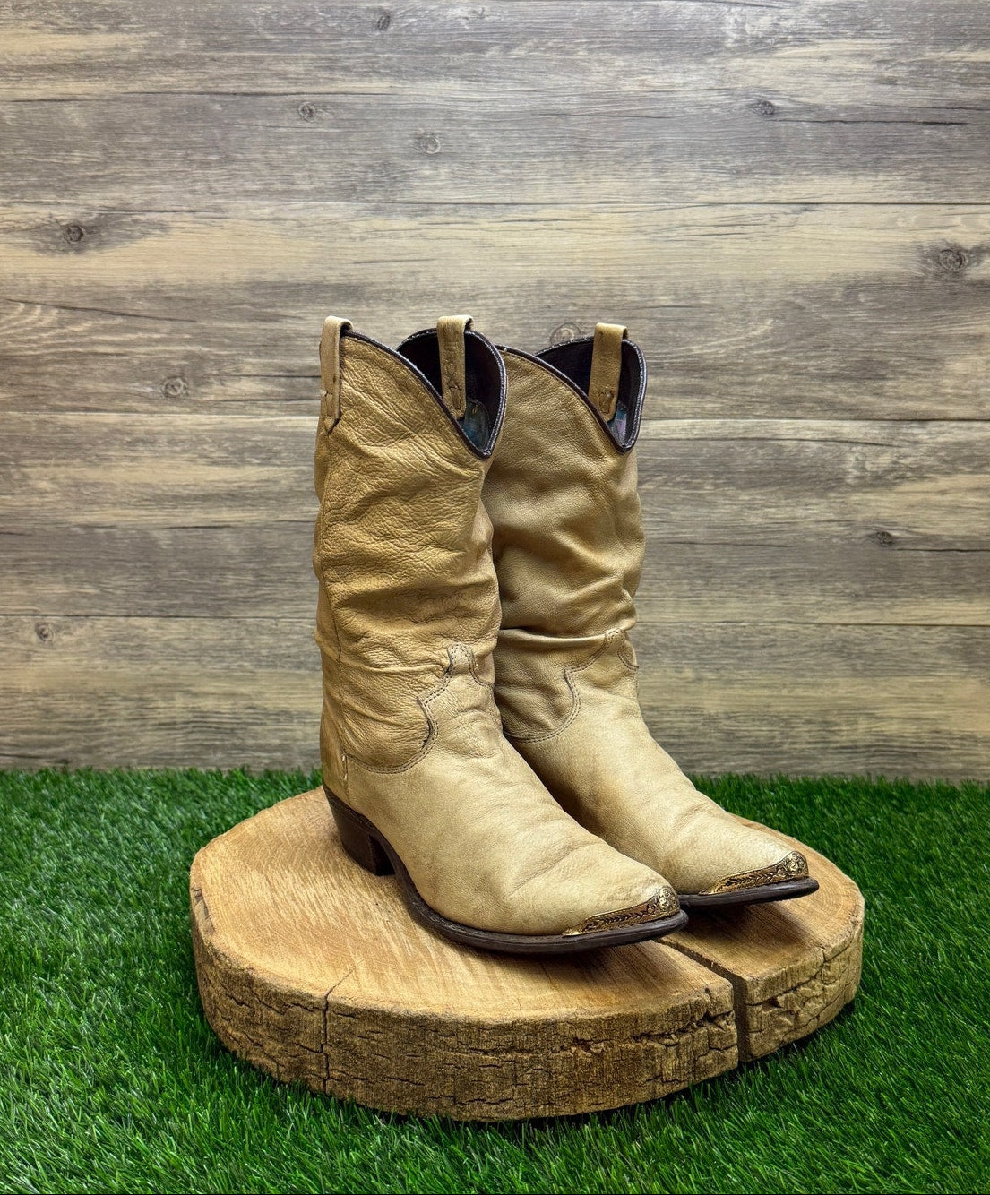Dingo Women - Size 7.5M - Sand Slouch Toe Plate Cowboy Boots Style 3977