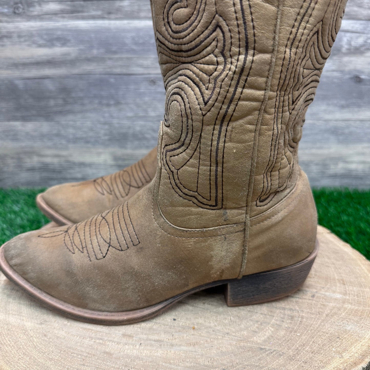 Coconuts Women - Size 8M - Tan Soft Faux Leather Cowboy Boots Legend
