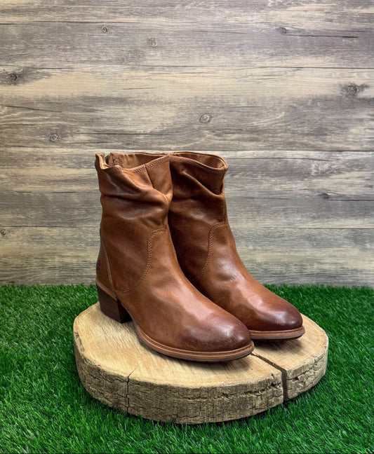 Timberland Women - Size 11 - Tan Ankle Zipper Boots Style A2448