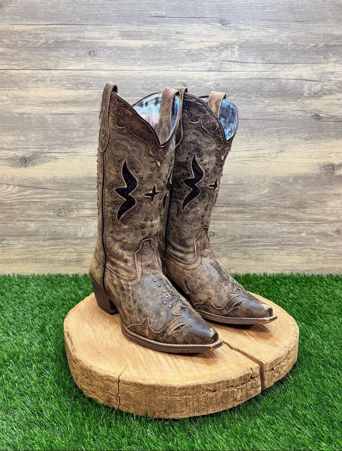 Laredo Women - Size 6M - Distressed Brown Lucretia Studded Cowboy Boots 52133