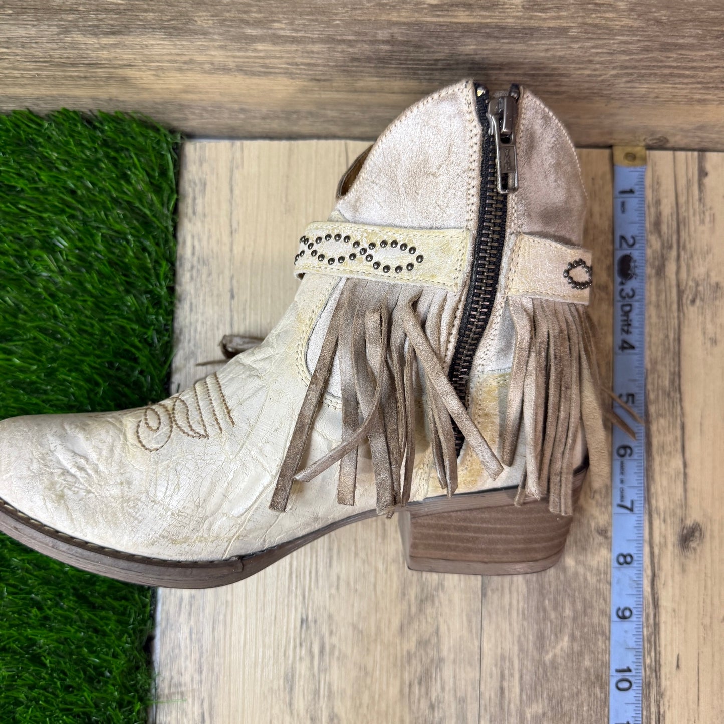 Sterling River Women - Size 7M - Cream Fringe Ankle Zipper Boots Style SR6018
