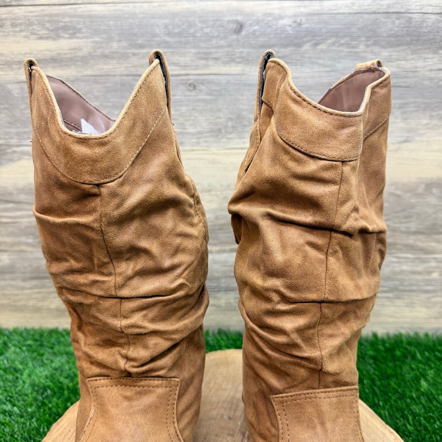 Unknown Women - Size 7.5M - Tan Slouch Faux Suede Cowboy Boots Molara