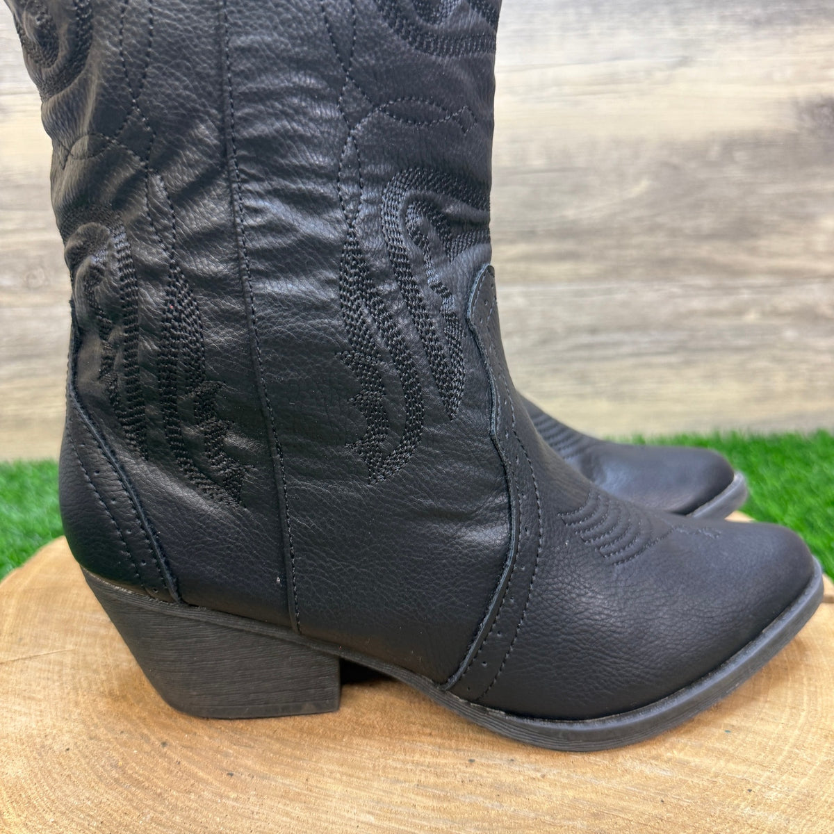 True Craft Women - Size 6.5M - Black Faux Leather Cowboy Boots Style Tammi
