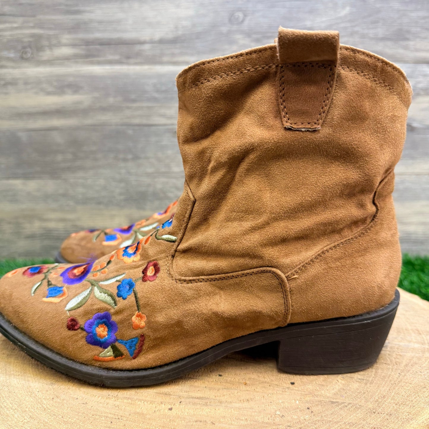 Mudd Women - Size 9M - Tan Floral Faux Suede Ankle Boots 73277