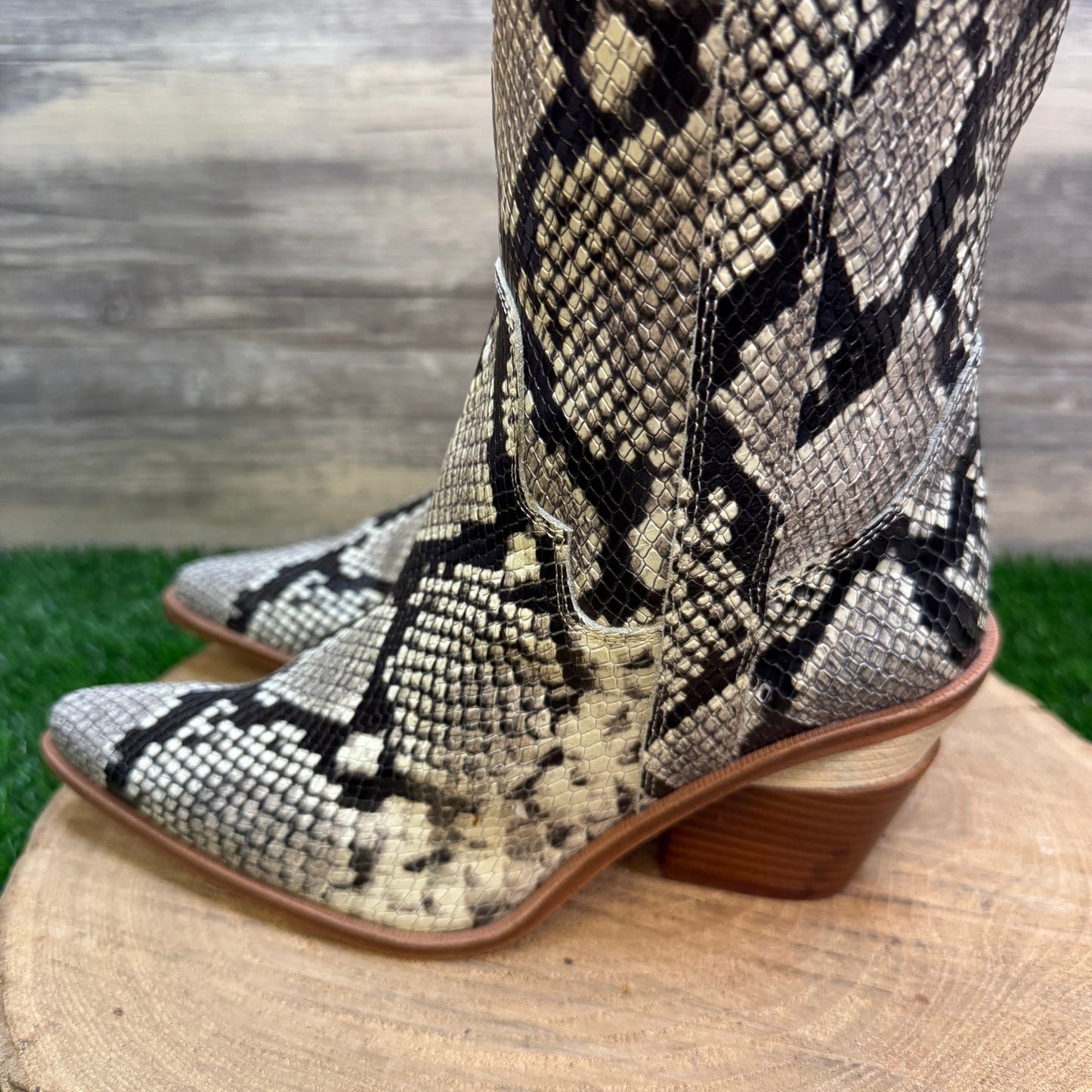 Gianni Bini Women - Size 8M - Black/White Faux Snake Tall Boots