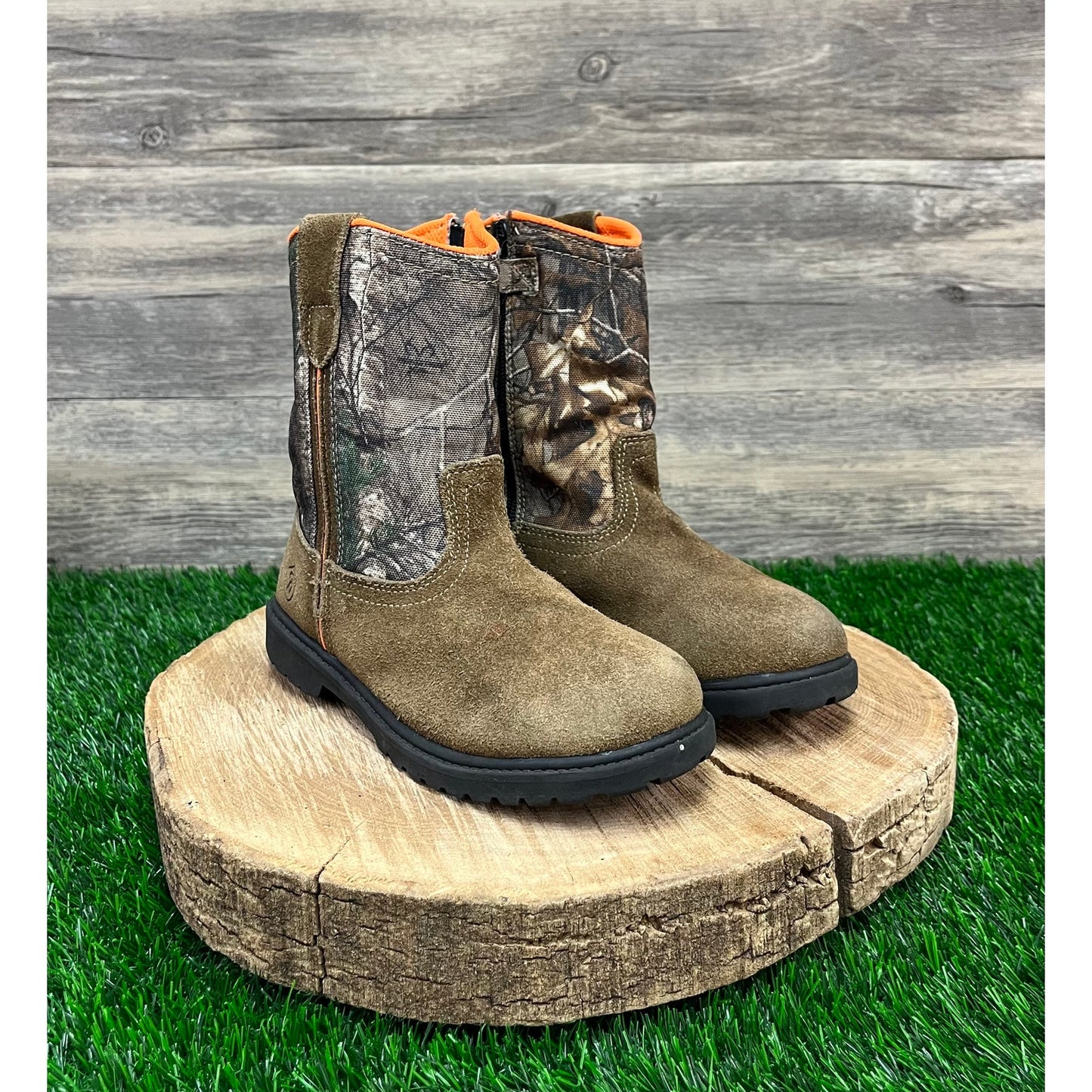 Game Winner Youth - Size 2D - Tan/Camo Suede Boots Style 211