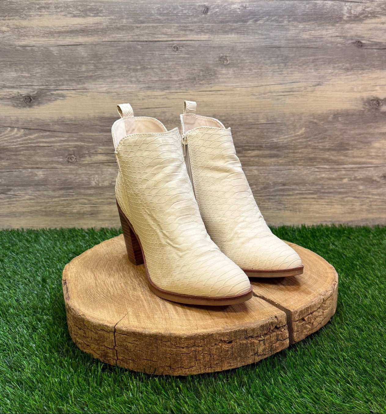 MIA Women - Size 7 - Off White Ankle Faux Leather Zipper Boots MH1385