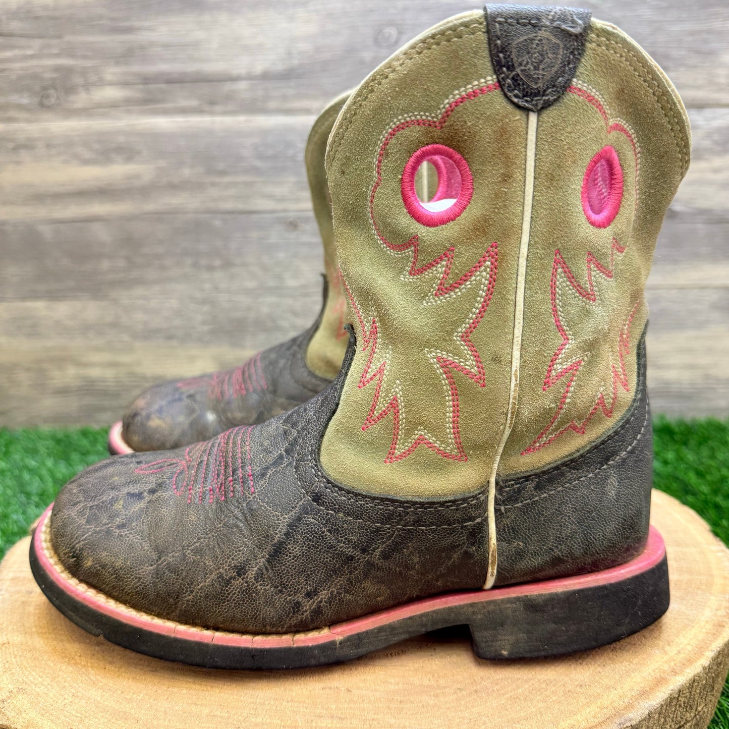 Ariat Youth - Size 4.5 - Distressed Black / Tan Round Cowboy Boots 10012799