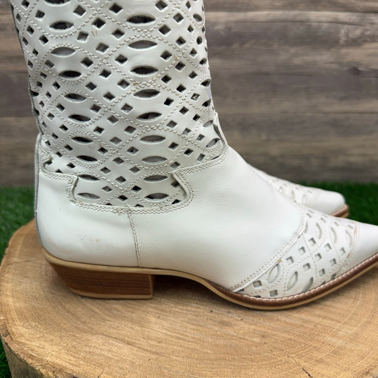 Nine West Women - Size 8.5M - White Waffle Boots Style Valencia