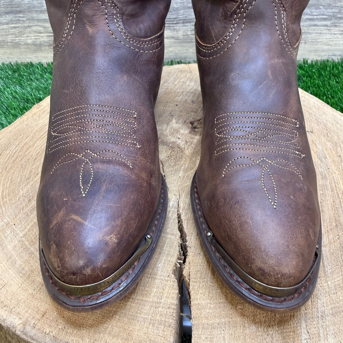 Durango Women - Size 7.5M - Chocolate Slouch Toe Plate Cowboy Boots 19070