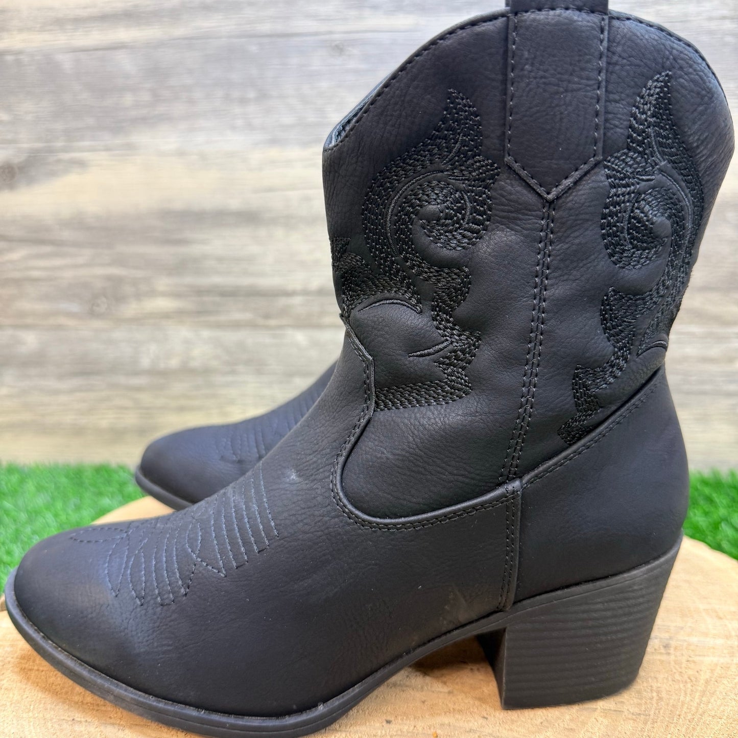 Global Win Women - Size 6.5 - Black Faux Leather Ankle Boots 19YY16