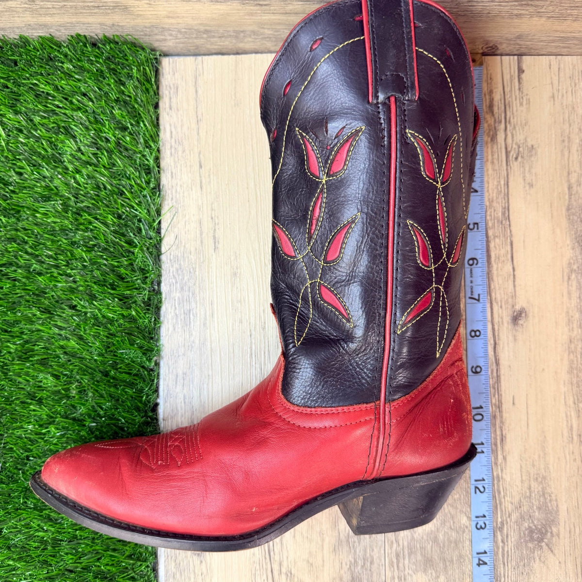 Laredo Women - Size 7M - Vintage Red / Black Flower Western Cowboy Boots