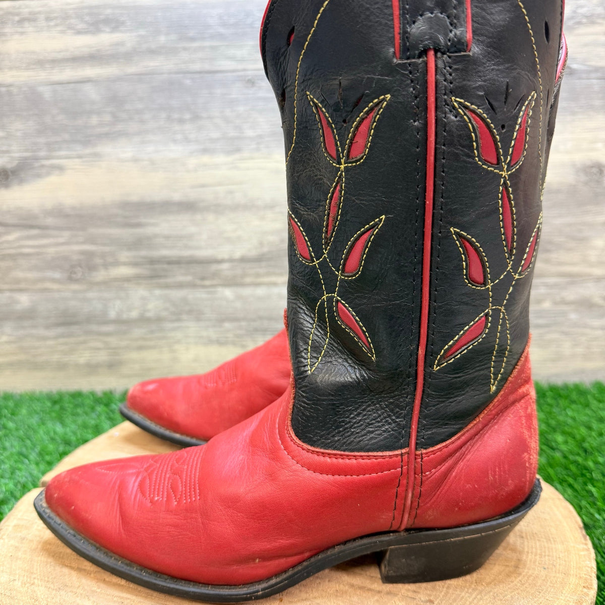 Laredo Women - Size 7M - Vintage Red / Black Flower Western Cowboy Boots