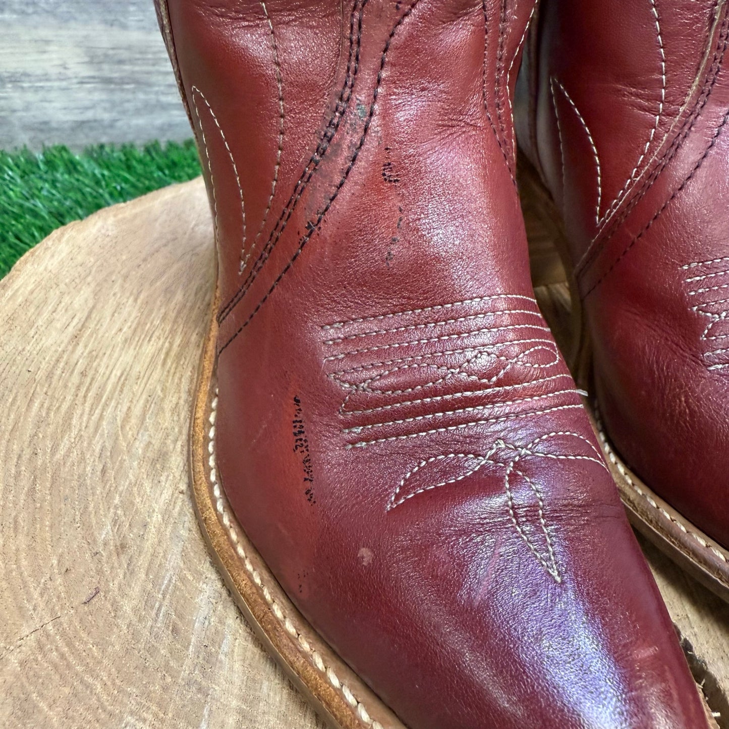 Unknown Women - Size 6R - Vintage Maroon Tall Shaft Cowboy Boots Style 1408