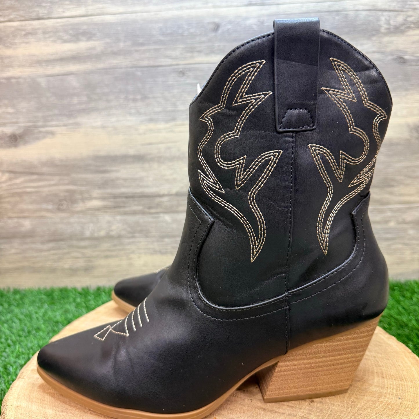 Soda Women - Size 10M - Black / Tan Faux Short Boots