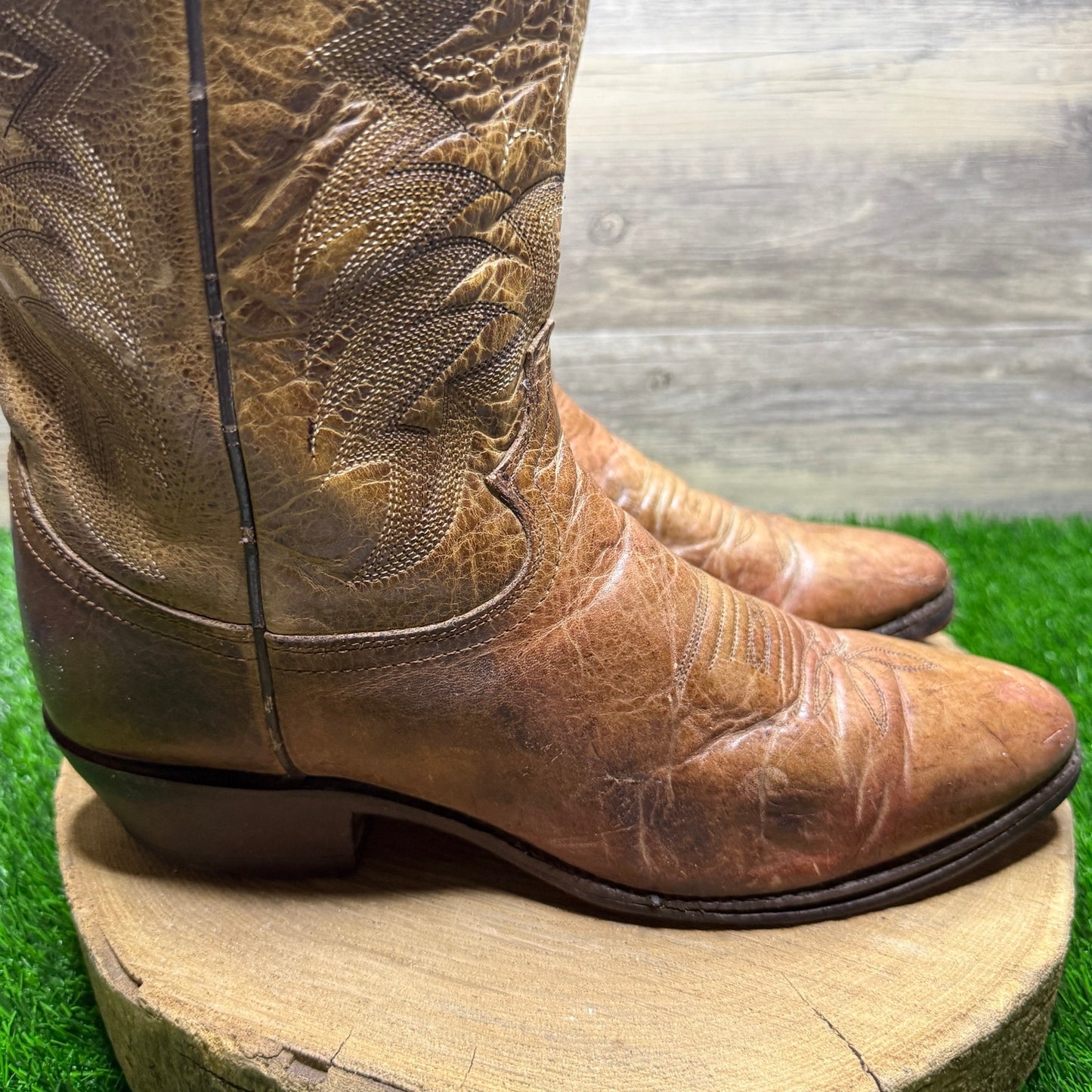 Justin Men - Size 10.5 EE - Tan Western Cowboy Boots Style 1567