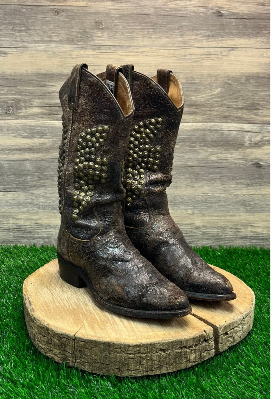 Frye Women - Size 8B - Distressed Brown Hammered Studded Cowboy Boots 77587